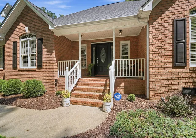Photo 3 of Single family home for sale at 7627 Maple Blf Ln, Concord, NC 28025 | MLS# 4412826 | Listing updated on 2026-09-15