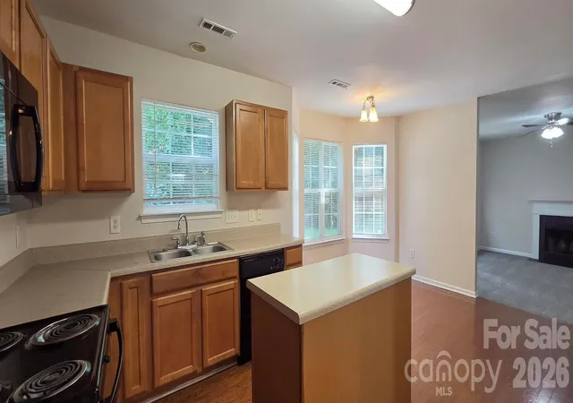 Photo 4 of Single family home for sale at 5708 Twin Brk Dr, Charlotte, NC 28269 | MLS# 4412827 | Listing updated on 2026-09-14