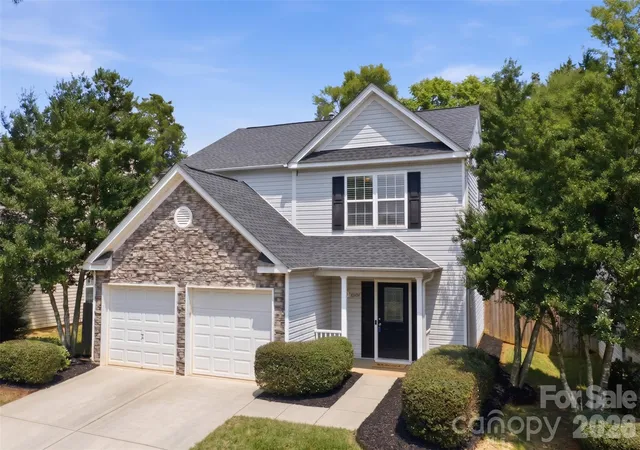 Photo 2 of Single family home for sale at 10404 Haddington Dr Nw, Charlotte, NC 28269 | MLS# 4412907 | Listing updated on 2026-09-27