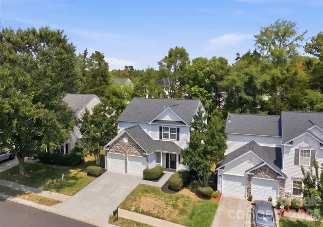 Photo 3 of Single family home for sale at 10404 Haddington Dr Nw, Charlotte, NC 28269 | MLS# 4412907 | Listing updated on 2026-09-27