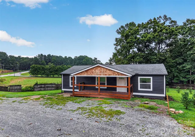Photo 1 of Single family home for sale at 74 Tj Trl, Hendersonville, NC 28792 | MLS# 4413056 | Listing updated on 2026-10-07