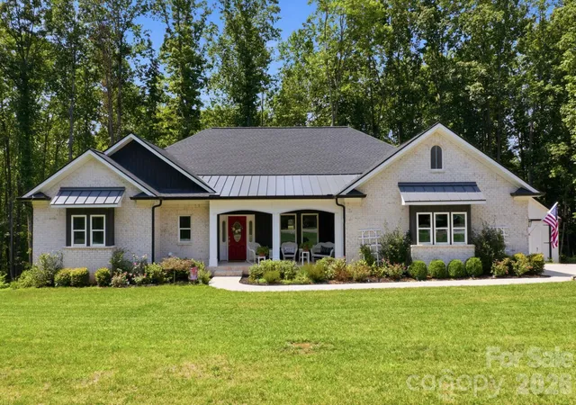 Photo 2 of Single family home for sale at 116 Harbor Ridge Dr, Statesville, NC 28677 | MLS# 4413143 | Listing updated on 2026-09-24