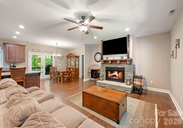 Photo 3 of Single family home for sale at 72 Summer Shade Ct, Hendersonville, NC 28792 | MLS# 4413239 | Listing updated on 2026-09-15