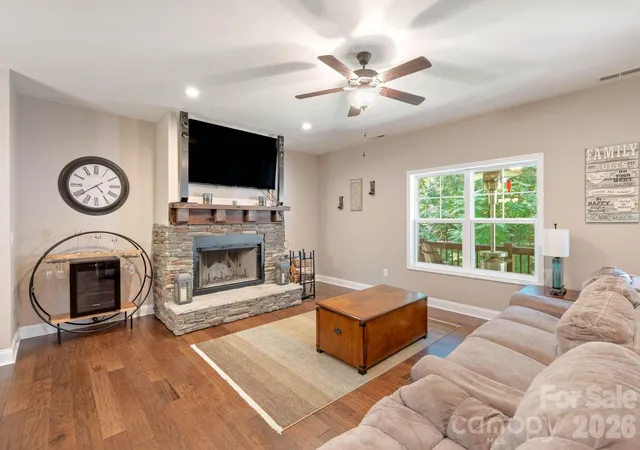 Photo 3 of Single family home for sale at 72 Summer Shade Ct, Hendersonville, NC 28792 | MLS# 4413239 | Listing updated on 2026-10-06