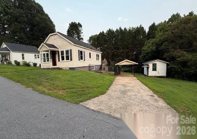 Photo 3 of Single family home for sale at 803 S Grove St, Lincolnton, NC 28092 | MLS# 4413290 | Listing updated on 2026-09-28