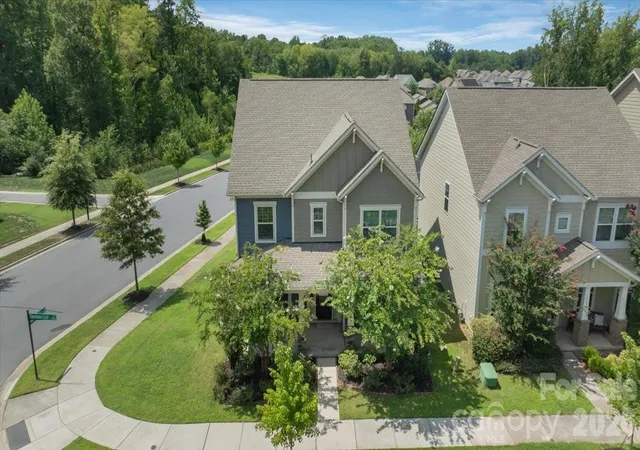 Photo 1 of Single family home for sale at 15505 Davidson E Dr, Davidson, NC 28036 | MLS# 4413352 | Listing updated on 2026-09-30