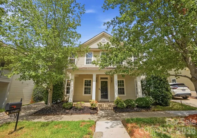 Photo 2 of Single family home for sale at 11402 Heritage Green Dr, Cornelius, NC 28031 | MLS# 4413381 | Listing updated on 2026-10-06