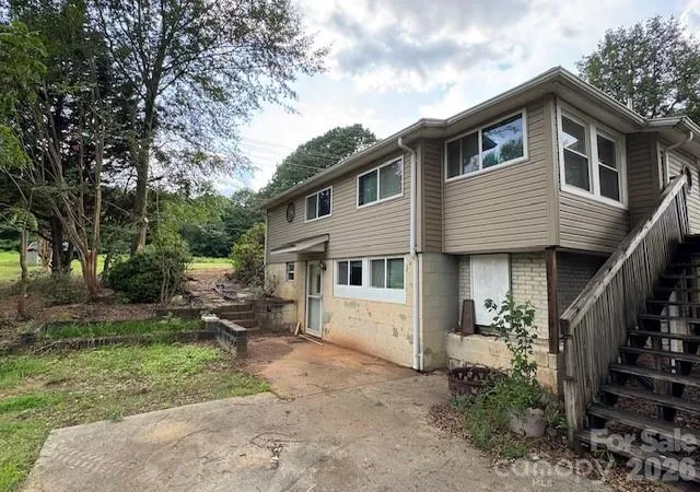 Photo 3 of Single family home for sale at 509 21st Street Se, Hickory, NC 28602 | MLS# 4413508 | Listing updated on 2026-09-11