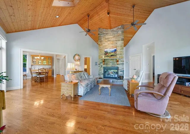 Photo 3 of Single family home for sale at 1228 Ugugu Dr, Brevard, NC 28712 | MLS# 4413645 | Listing updated on 2026-10-04