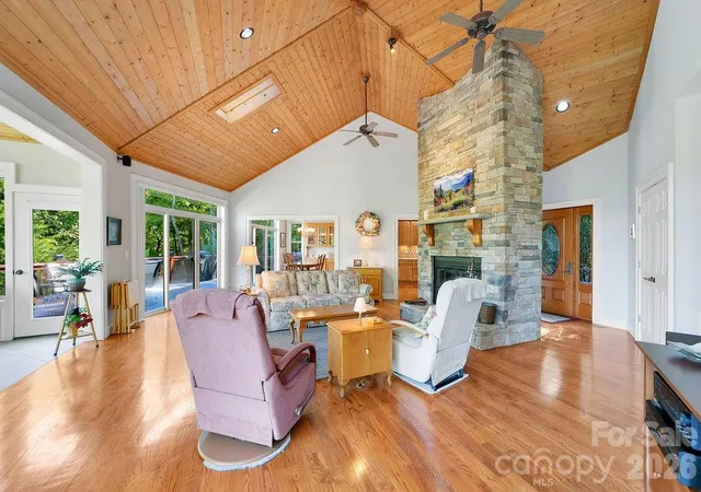 Photo 4 of Single family home for sale at 1228 Ugugu Dr, Brevard, NC 28712 | MLS# 4413645 | Listing updated on 2026-10-20
