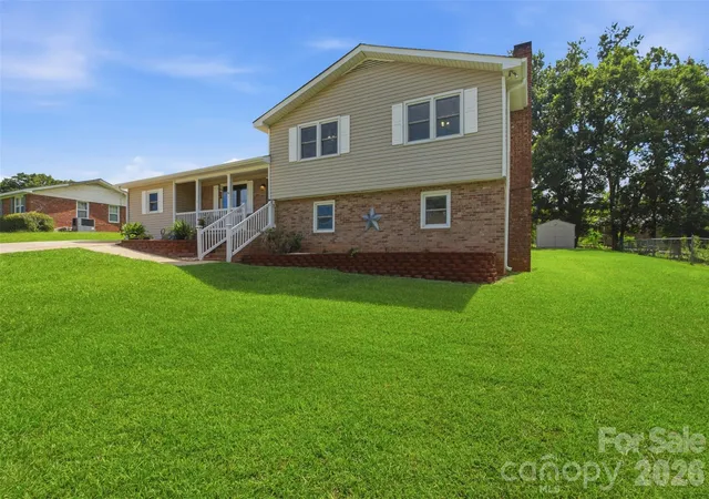 Photo 2 of Single family home for sale at 220 Hunstanton Dr, Winnsboro, SC 29180 | MLS# 4413754 | Listing updated on 2026-09-15