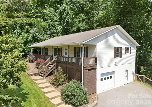 Photo 2 of Single family home for sale at 16 Westwood Dr, Candler, NC 28715 | MLS# 4413861 | Listing updated on 2026-10-05