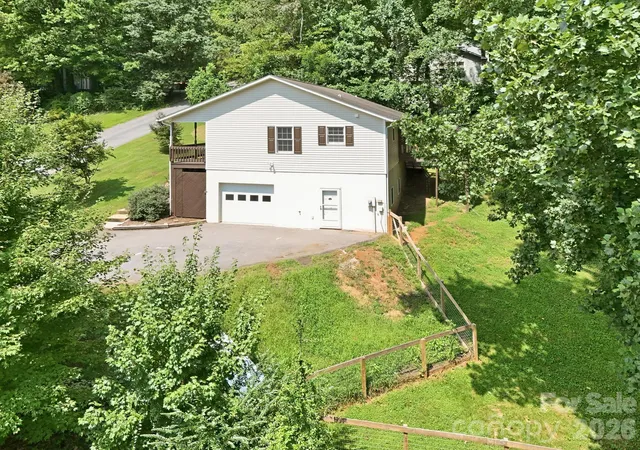 Photo 3 of Single family home for sale at 16 Westwood Dr, Candler, NC 28715 | MLS# 4413861 | Listing updated on 2026-10-05