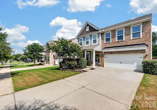 Photo 3 of Single family home for sale at 10344 Hillsborough St NW, Huntersville, NC 28078 | MLS# 4414004 | Listing updated on 2026-09-25