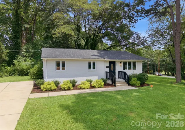 Photo 1 of Sale Pending at 2700 Ravencroft Dr, Charlotte, NC 28208 | MLS# 4414006 | Listing updated on 2026-09-11
