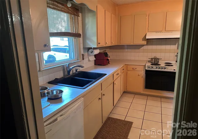 Photo 4 of Single family home for sale at 7216 Lockmont Dr, Charlotte, NC 28212 | MLS# 4414193 | Listing updated on 2026-10-21