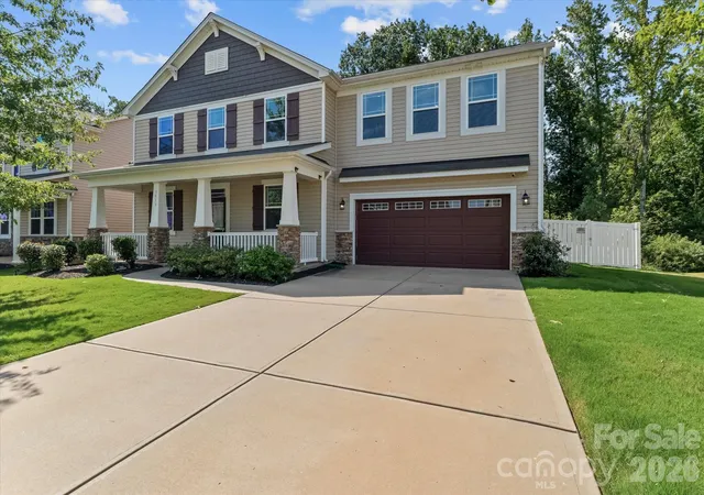 Photo 2 of Single family home for sale at 7513 Meridale Forest Dr, Charlotte, NC 28269 | MLS# 4414384 | Listing updated on 2026-09-25