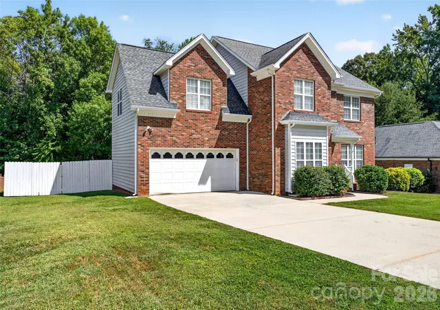 Photo 3 of Single family home for sale at 4700 Lenden Hall Ct, Gastonia, NC 28056 | MLS# 4414392 | Listing updated on 2026-10-06