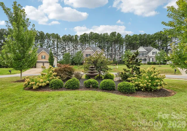 Photo 2 of Single family home for sale at 142 Butler Dr, Mooresville, NC 28115 | MLS# 4414410 | Listing updated on 2026-09-23