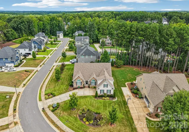 Photo 3 of Single family home for sale at 142 Butler Dr, Mooresville, NC 28115 | MLS# 4414410 | Listing updated on 2026-09-23