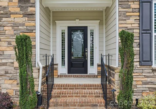 Photo 3 of Single family home for sale at 142 Butler Dr, Mooresville, NC 28115 | MLS# 4414410 | Listing updated on 2026-09-28