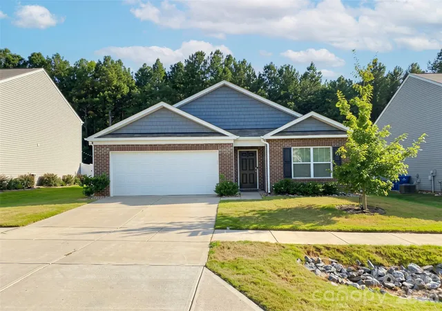 Photo 1 of Single family home for sale at 2880 Sherrills Strm Dr, Sherrills Ford, NC 28673 | MLS# 4414551 | Listing updated on 2026-09-13