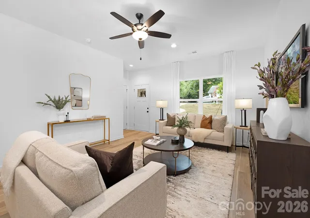 Photo 4 of Single family home for sale at 5041 San Francisco Cir, Charlotte, NC 28216 | MLS# 4414560 | Listing updated on 2026-10-23