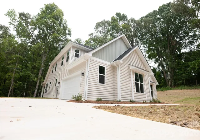 Photo 3 of Sale Pending at 3930 Sunset Valley Dr, Concord, NC 28025 | MLS# 4414946 | Listing updated on 2026-09-14
