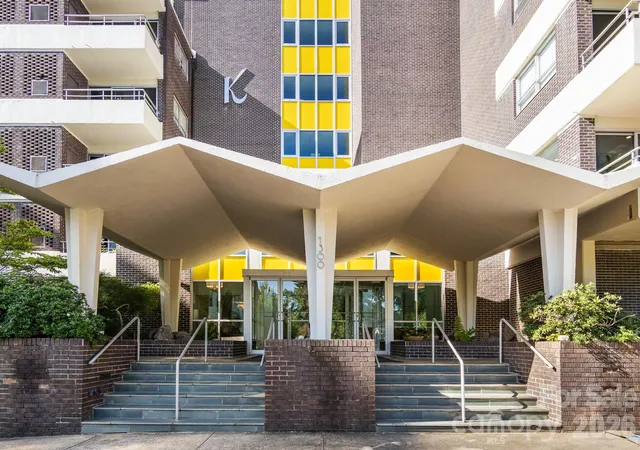 Listing Photo 3 - Condo for sale in building located at 1300 Reece Rd, Charlotte, NC 28209 - Unit #412