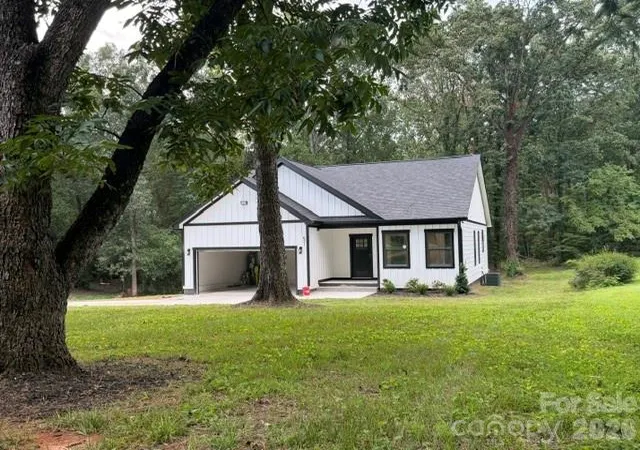 Photo 1 of Single family home for sale at 651 Bishs Way, Lincolnton, NC 28092 | MLS# 4415002 | Listing updated on 2026-09-11