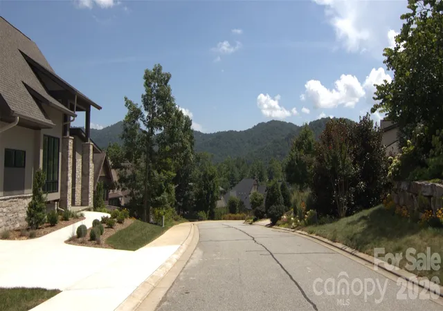 Photo 3 of Single family home for sale at 47 Versailles Ln, Asheville, NC 28804 | MLS# 4415232 | Listing updated on 2026-09-28
