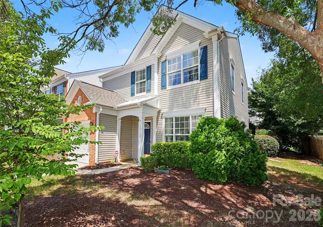 Photo 2 of Townhouse for sale at 15117 Northsprings Dr, Charlotte, NC 28277 | MLS# 4415243 | Listing updated on 2026-10-07