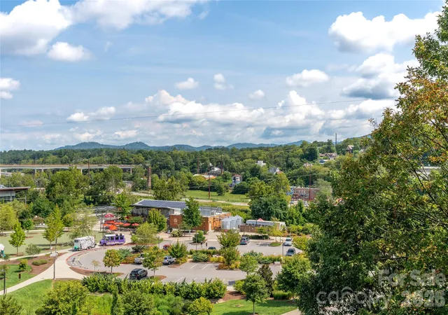 Photo 3 of Single family home for sale at 45 Logan Cir, Asheville, NC 28806 | MLS# 4415397 | Listing updated on 2026-10-05