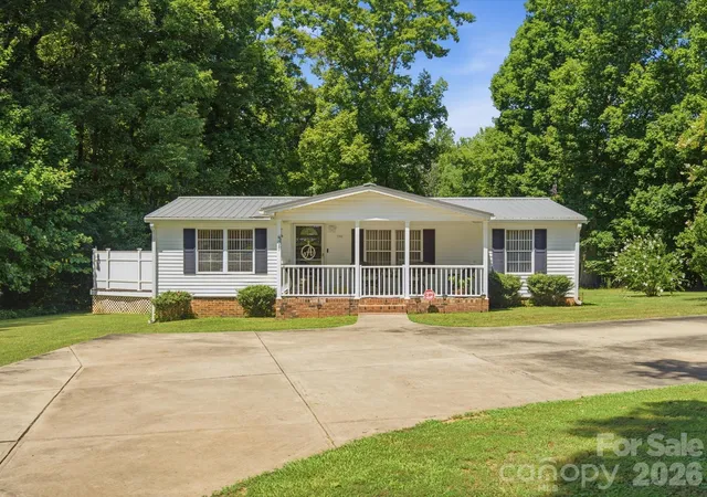 Photo 2 of Single family home for sale at 5766 Adicks Ct, York, SC 29745 | MLS# 4415494 | Listing updated on 2026-10-14