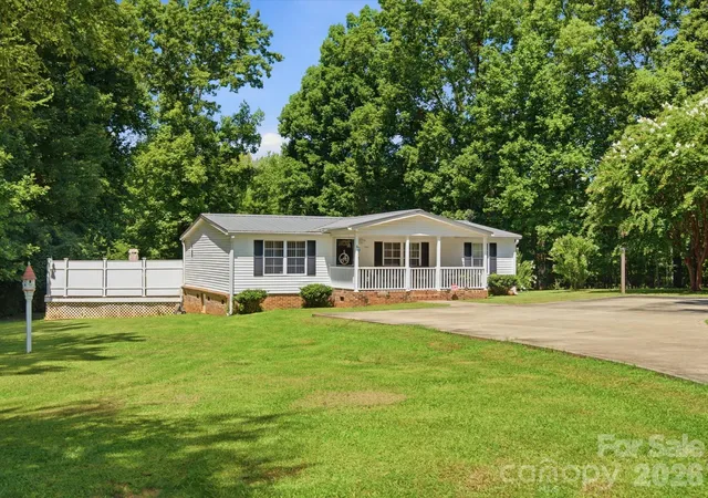Photo 3 of Single family home for sale at 5766 Adicks Ct, York, SC 29745 | MLS# 4415494 | Listing updated on 2026-10-14