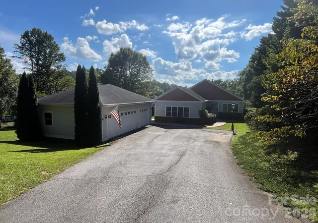 Photo 1 of Single family home for sale at 150 Holly Springs Rd, Hendersonville, NC 28729 | MLS# 4415566 | Listing updated on 2026-09-29