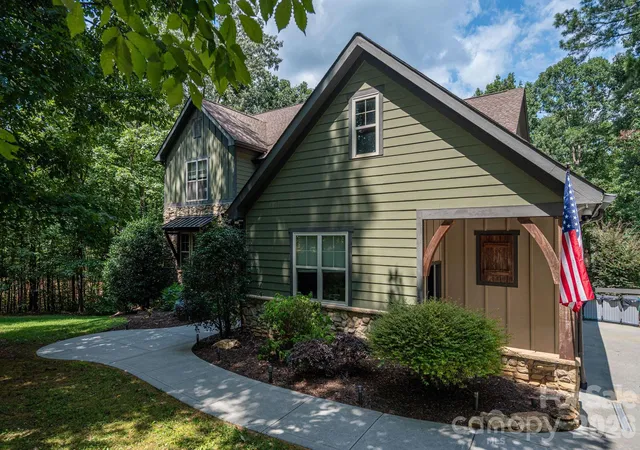 Photo 3 of Single family home for sale at 1903 Miners Creek Dr, Lincolnton, NC 28092 | MLS# 4415577 | Listing updated on 2026-10-27