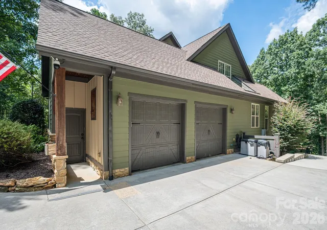 Photo 4 of Single family home for sale at 1903 Miners Creek Dr, Lincolnton, NC 28092 | MLS# 4415577 | Listing updated on 2026-10-27