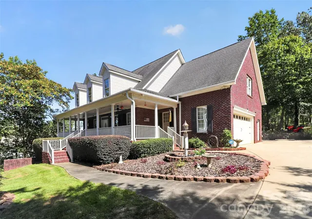 Photo 2 of Single family home for sale at 4904 Steepleton Way, Charlotte, NC 28215 | MLS# 4415870 | Listing updated on 2026-09-12