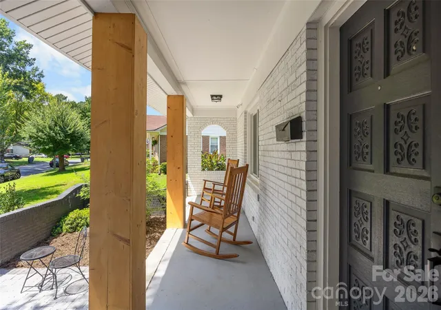 Photo 3 of Sale Pending at 226 Vickery Dr, Charlotte, NC 28215 | MLS# 4415894 | Listing updated on 2026-09-12