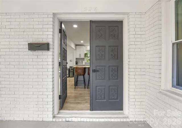 Photo 4 of Sale Pending at 226 Vickery Dr, Charlotte, NC 28215 | MLS# 4415894 | Listing updated on 2026-09-12