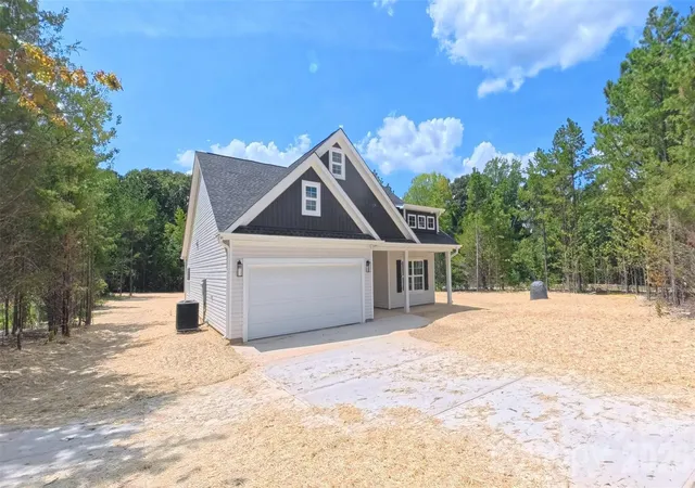 Photo 3 of Single family home for sale at 3111 Meadowcrest Dr, Clover, SC 29710 | MLS# 4415987 | Listing updated on 2026-09-29