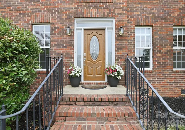 Photo 2 of Single family home for sale at 12415 Oakbriar Ln, Charlotte, NC 28273 | MLS# 4416011 | Listing updated on 2026-09-22