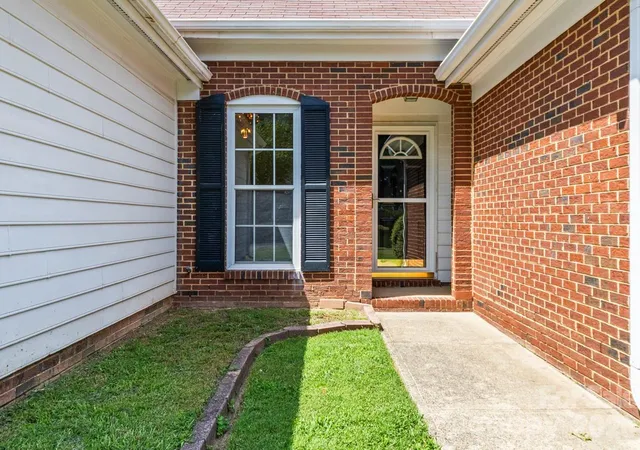 Photo 2 of Single family home for sale at 739 Oakbluff Cir, Charlotte, NC 28216 | MLS# 4416237 | Listing updated on 2026-09-11