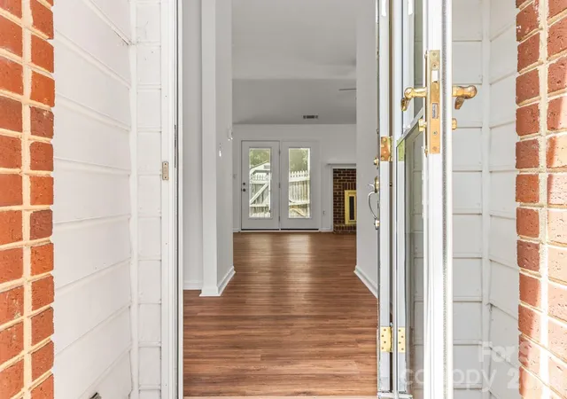 Photo 3 of Single family home for sale at 739 Oakbluff Cir, Charlotte, NC 28216 | MLS# 4416237 | Listing updated on 2026-09-11