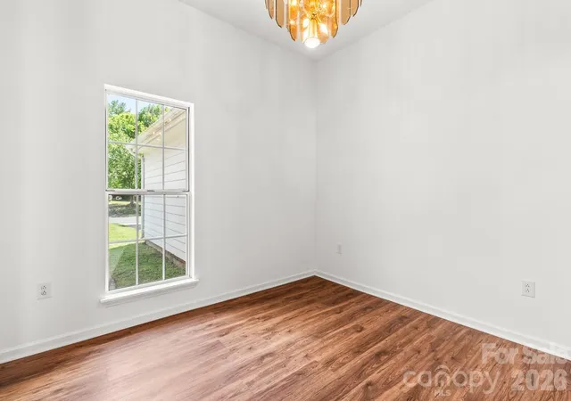 Photo 4 of Single family home for sale at 739 Oakbluff Cir, Charlotte, NC 28216 | MLS# 4416237 | Listing updated on 2026-09-11