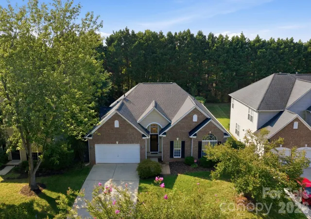 Photo 2 of Single family home for sale at 12602 Kemerton Ln, Huntersville, NC 28078 | MLS# 4416314 | Listing updated on 2026-10-02