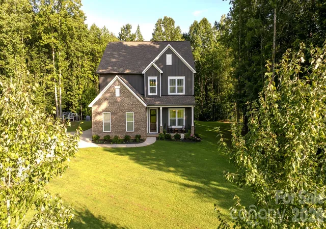 Photo 4 of Single family home for sale at 4298 Brandy Crk Ct, Clover, SC 29710 | MLS# 4416372 | Listing updated on 2026-09-21