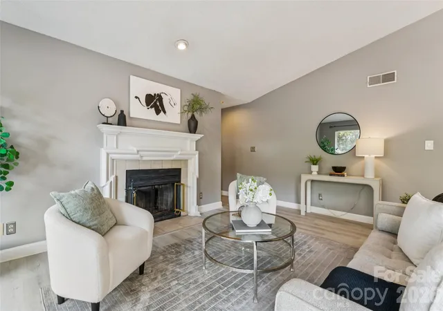 Listing Photo 2 - Condo for sale in building located at 7407 Ashfield Ct, Charlotte, NC 28226