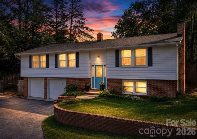 Photo 48 of Single family home for sale at 38 Ferenvilla Dr, Hendersonville, NC 28791 | MLS# 4416441 | Listing updated on 2026-09-25